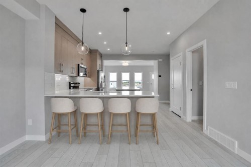 284 Huxbury View Ne, Calgary, AB - Indoor Photo Showing Kitchen