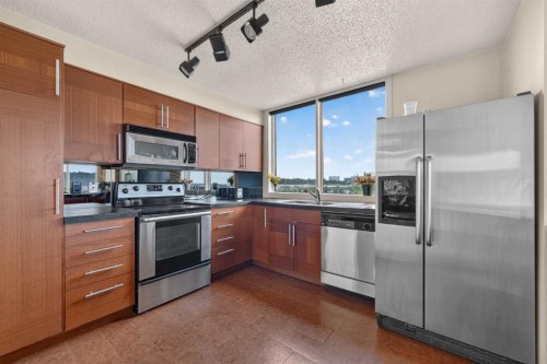 1607-145 Point Drive Nw, Calgary, AB - Indoor Photo Showing Other Room