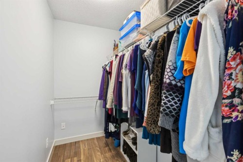 212 Bayside Point Sw, Airdrie, AB - Indoor With Storage