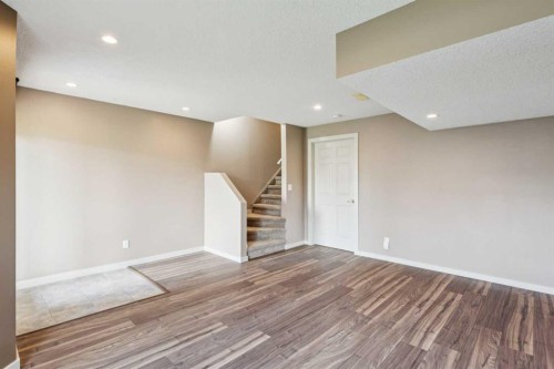 212 Bayside Point Sw, Airdrie, AB - Indoor Photo Showing Other Room