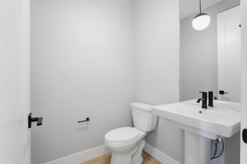 1209 Coopers Drive Sw, Airdrie, AB - Indoor Photo Showing Bathroom
