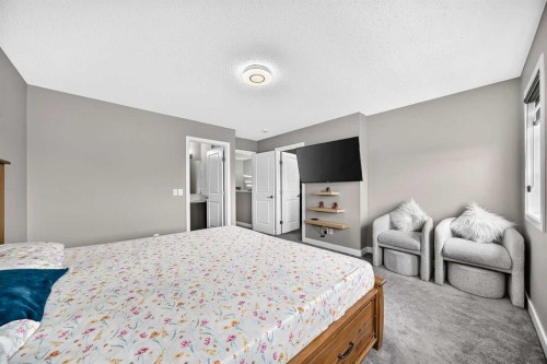 59 Corner Meadows Villas Ne, Calgary, AB - Indoor Photo Showing Bedroom