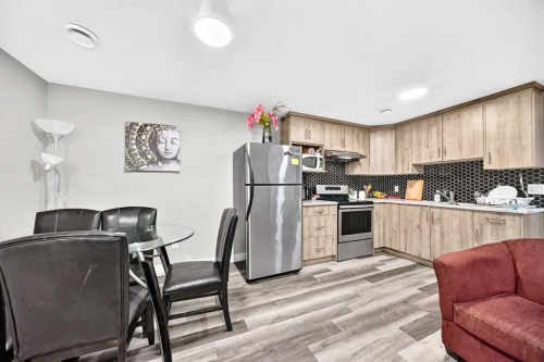 59 Corner Meadows Villas Ne, Calgary, AB - Indoor Photo Showing Kitchen