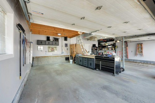 117 Marina Bay, Chestermere, AB - Indoor Photo Showing Garage