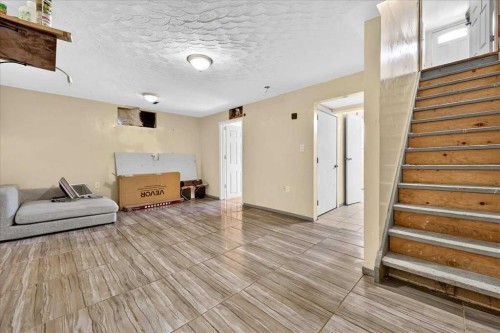 219 Penworth Drive Se, Calgary, AB - Indoor Photo Showing Other Room