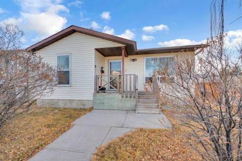 120 Castlebrook Rise NE Calgary, AB T3J 1P1
