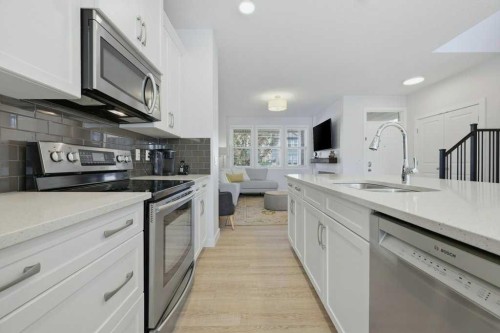 86 Marquis Common Se, Calgary, AB - Indoor Photo Showing Kitchen