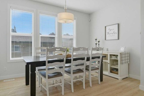 86 Marquis Common Se, Calgary, AB - Indoor Photo Showing Dining Room
