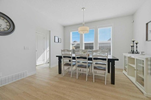 86 Marquis Common Se, Calgary, AB - Indoor Photo Showing Dining Room