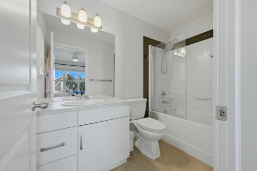 86 Marquis Common Se, Calgary, AB - Indoor Photo Showing Bathroom