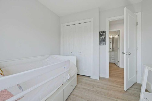86 Marquis Common Se, Calgary, AB - Indoor Photo Showing Bedroom