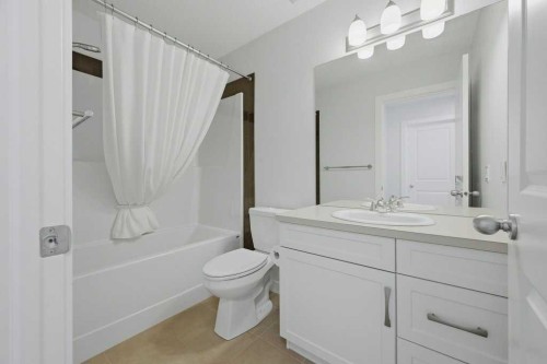 86 Marquis Common Se, Calgary, AB - Indoor Photo Showing Bathroom