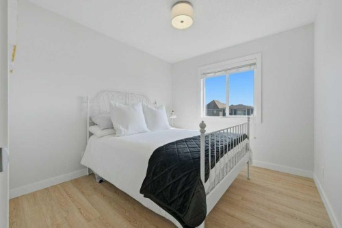 86 Marquis Common Se, Calgary, AB - Indoor Photo Showing Bedroom