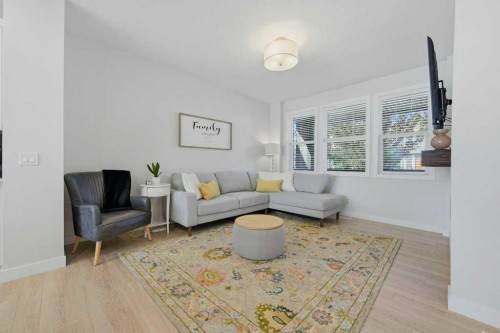86 Marquis Common Se, Calgary, AB - Indoor Photo Showing Living Room