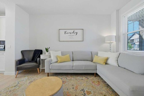86 Marquis Common Se, Calgary, AB - Indoor Photo Showing Living Room
