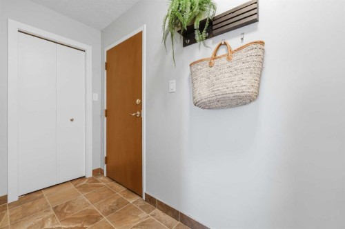 122-860 Midridge Drive Se, Calgary, AB - Indoor Photo Showing Other Room