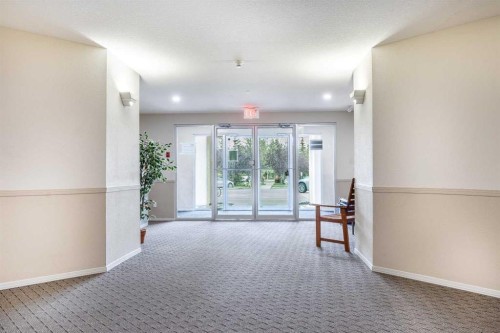 216-2000 Citadel Meadow Point Nw, Calgary, AB - Indoor Photo Showing Other Room
