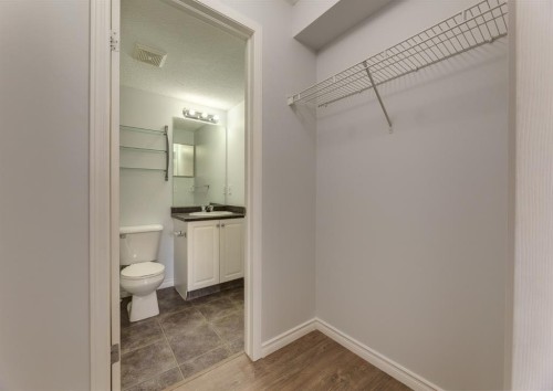 216-2000 Citadel Meadow Point Nw, Calgary, AB - Indoor Photo Showing Bathroom