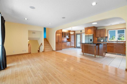 2712 Conrad Drive Nw, Calgary, AB - Indoor Photo Showing Kitchen