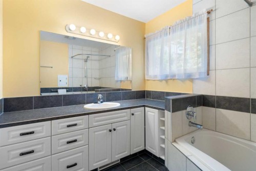 2712 Conrad Drive Nw, Calgary, AB - Indoor Photo Showing Bathroom