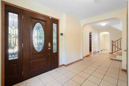 2712 Conrad Drive Nw, Calgary, AB - Indoor Photo Showing Other Room