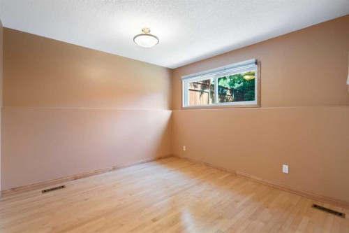 2712 Conrad Drive Nw, Calgary, AB - Indoor Photo Showing Other Room