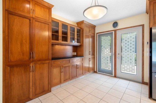 2712 Conrad Drive Nw, Calgary, AB - Indoor Photo Showing Other Room