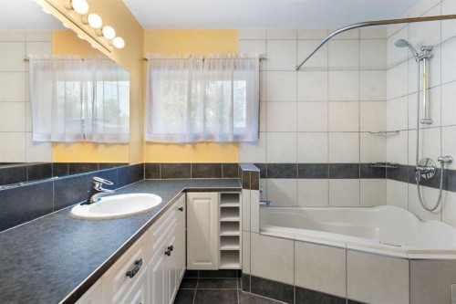 2712 Conrad Drive Nw, Calgary, AB - Indoor Photo Showing Bathroom