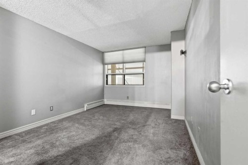 406-145 Point Drive Nw, Calgary, AB - Indoor Photo Showing Other Room