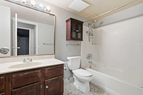 406-145 Point Drive Nw, Calgary, AB - Indoor Photo Showing Bathroom