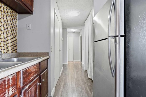 406-145 Point Drive Nw, Calgary, AB - Indoor Photo Showing Kitchen