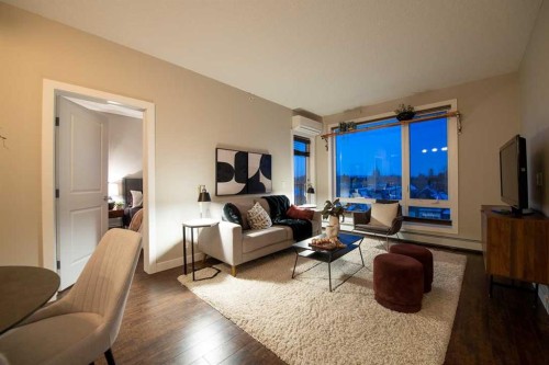 403-607 17 Avenue Nw, Calgary, AB - Indoor Photo Showing Living Room