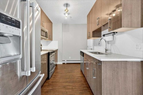 403-607 17 Avenue Nw, Calgary, AB - Indoor Photo Showing Kitchen With Upgraded Kitchen