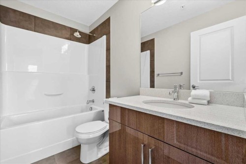 403-607 17 Avenue Nw, Calgary, AB - Indoor Photo Showing Bathroom