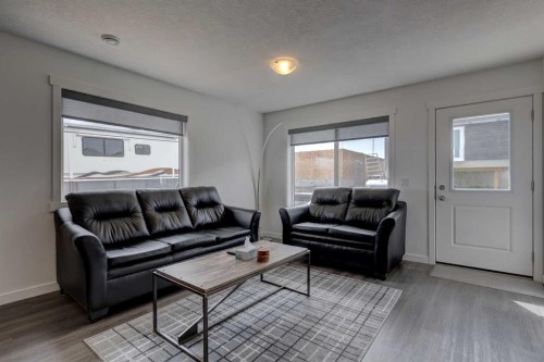 320 Whispering Way, Vulcan, AB - Indoor Photo Showing Living Room