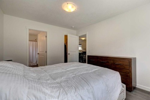 320 Whispering Way, Vulcan, AB - Indoor Photo Showing Bedroom