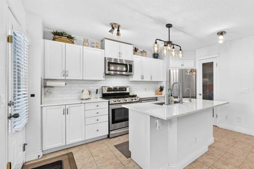 286 Prestwick Circle Se, Calgary, AB - Indoor Photo Showing Kitchen With Upgraded Kitchen