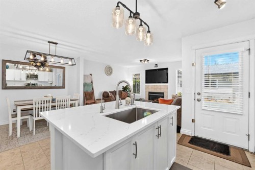 286 Prestwick Circle Se, Calgary, AB - Indoor Photo Showing Kitchen