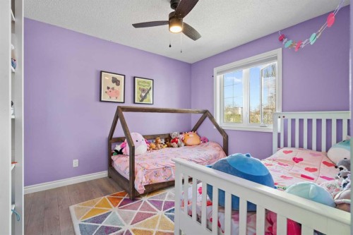 31 Mt Aberdeen Grove Se, Calgary, AB - Indoor Photo Showing Bedroom