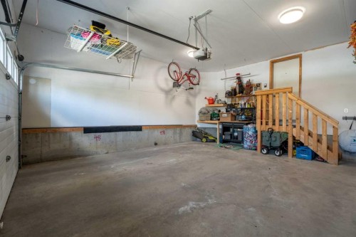 31 Mt Aberdeen Grove Se, Calgary, AB - Indoor Photo Showing Garage