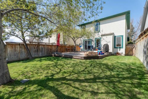 31 Mt Aberdeen Grove Se, Calgary, AB - Outdoor With Backyard