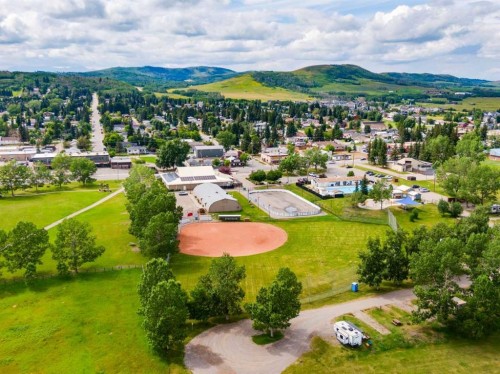 514 & 526 Windsor Avenue Nw, Diamond Valley, AB 