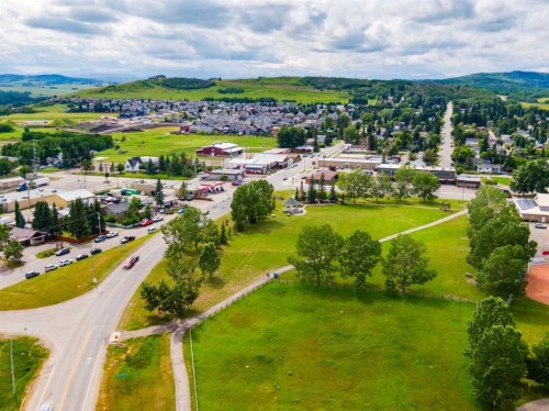 514 & 526 Windsor Avenue Nw, Diamond Valley, AB 