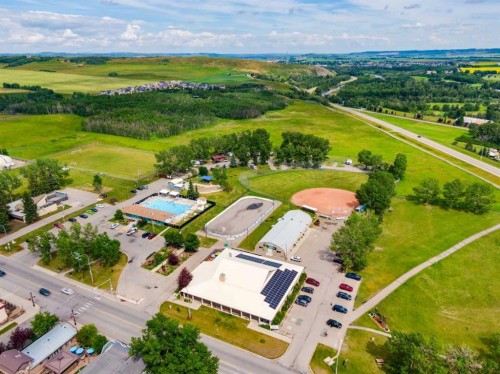 514 & 526 Windsor Avenue Nw, Diamond Valley, AB 