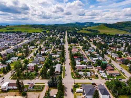 514 & 526 Windsor Avenue Nw, Diamond Valley, AB 