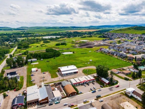 514 & 526 Windsor Avenue Nw, Diamond Valley, AB 