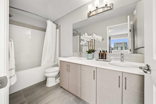374 Magnolia Square Se, Calgary, AB - Indoor Photo Showing Bathroom