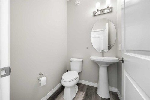374 Magnolia Square Se, Calgary, AB - Indoor Photo Showing Bathroom