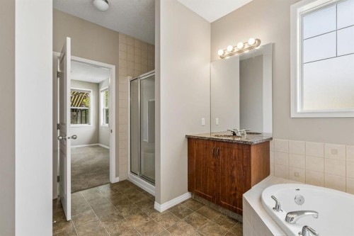 48 Rockywood Circle Nw, Calgary, AB - Indoor Photo Showing Bathroom