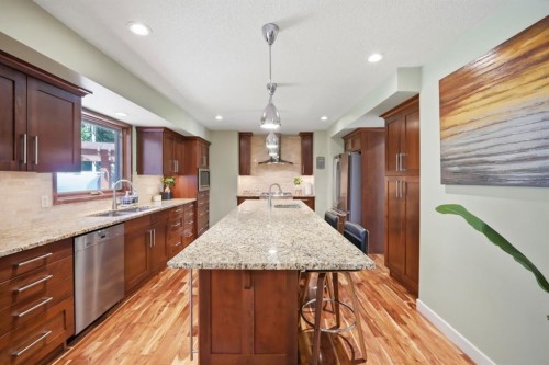138 Shannon Hill Sw, Calgary, AB - Indoor Photo Showing Kitchen With Double Sink With Upgraded Kitchen